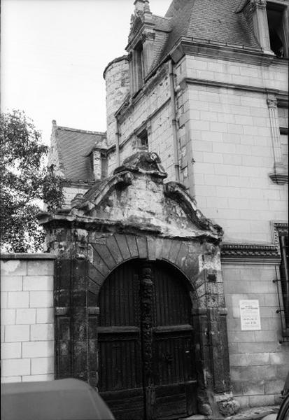 Portail d'entrée.