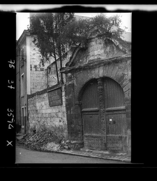 Portail d'entrée.