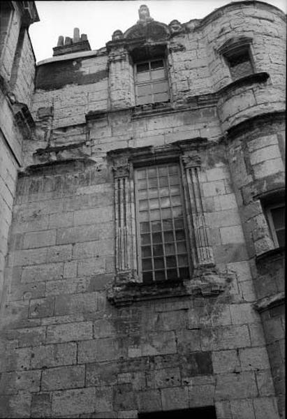 Fenêtre sur la façade.