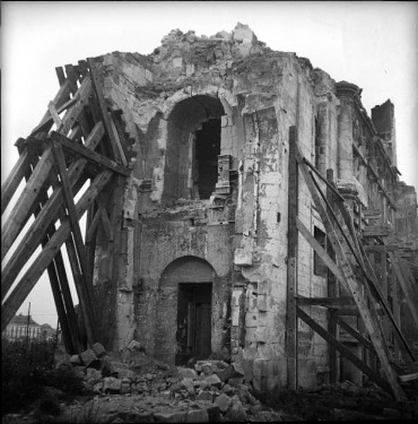 Vue d'ensemble après les bombardements.