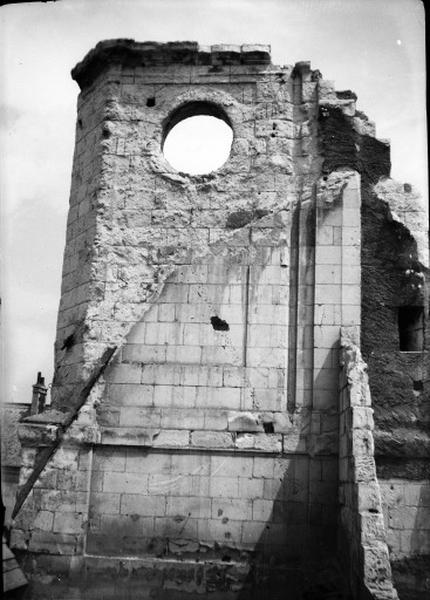 Vue d'ensemble après les bombardements.