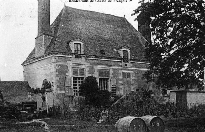 Corps de logis, façade sur cour : vue de volume ; état avant destruction en 1920.