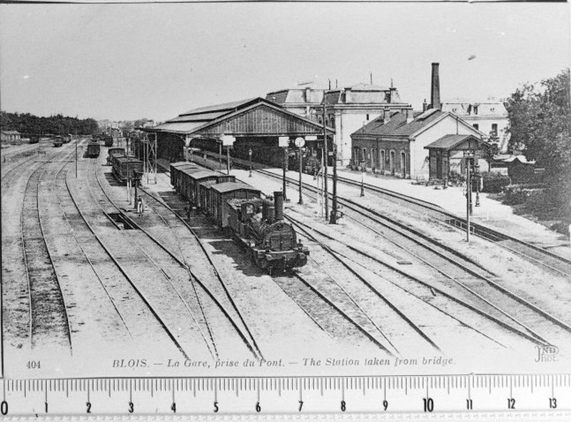 Nouvelle gare construite en 1890. Vue des quais et de la voie ferrée, prise depuis le pont Gambetta.