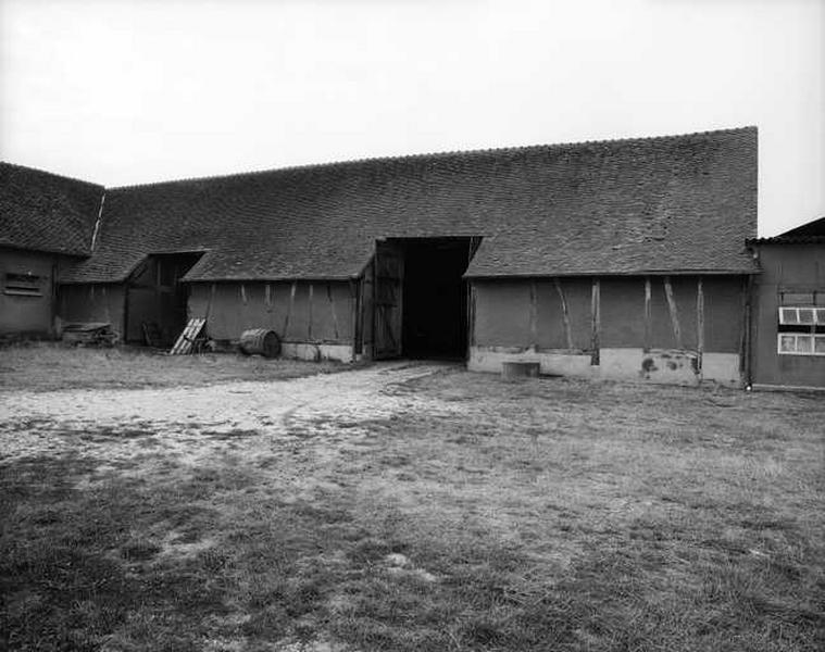 Vue d'ensemble de la grange.