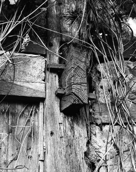 Détail d'assemblage, poteau tenon et mortaise.