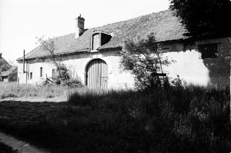 Porte d'entrée sur la basse cour.