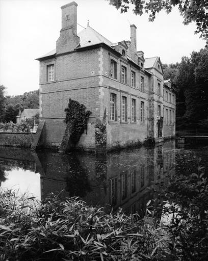 Vue de volume prise de l'est.