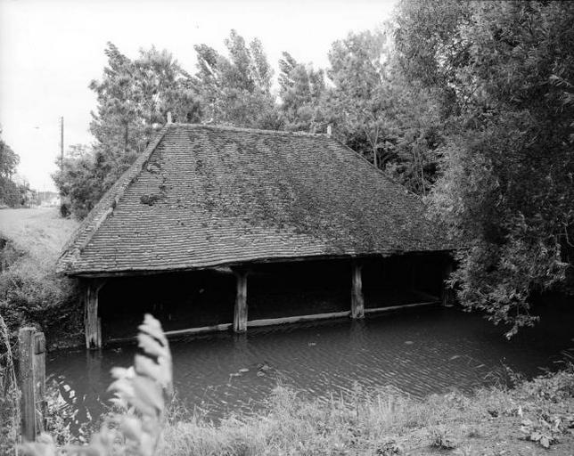 Vue du lavoir côté Cosson (rivière).
