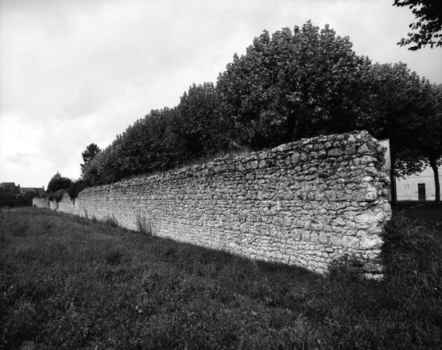 Enceinte du cloître, mur ouest.