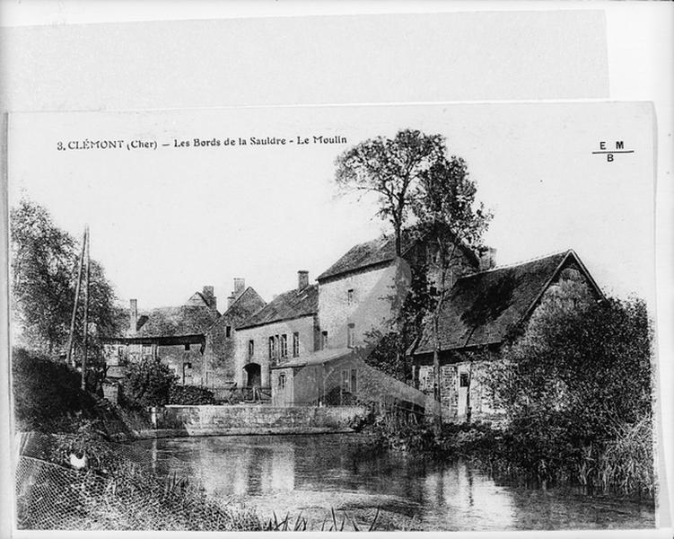 Vue du moulin Dabas au bord de la Sauldre.