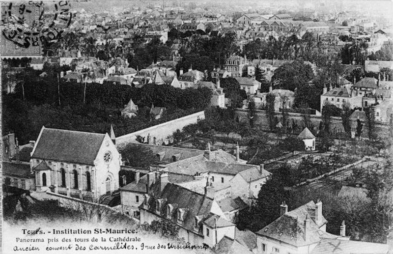 Vue sur le couvent prise du sud-ouest, au fond du jardin, la chapelle mortuaire.