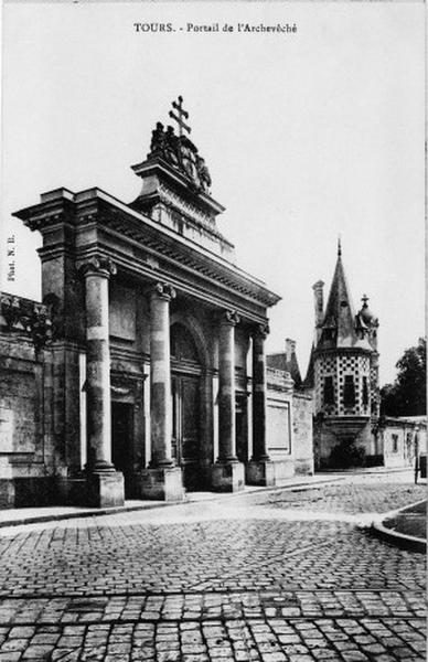 Portail de l'Archevêché. Echauguette abritant une chapelle (?), état vers 1900.