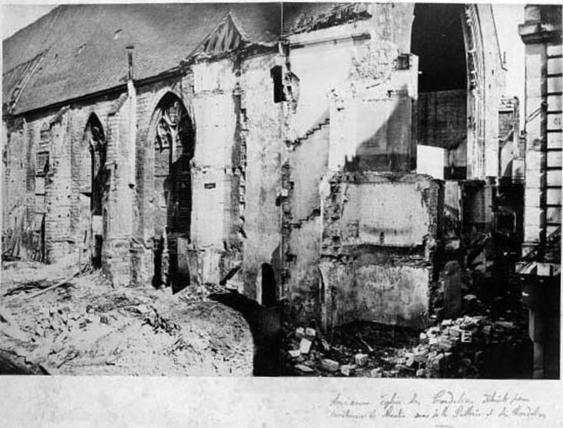 Vue de l'église en 1869 pendant sa démolition.