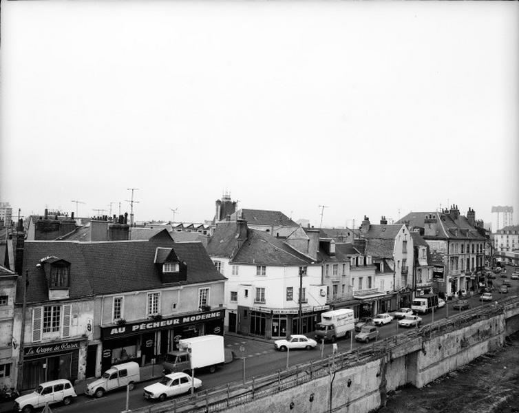 Côté ouest, vue prise du sud-est.