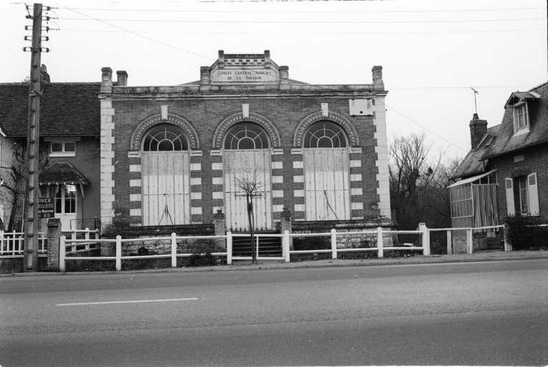 Vue d'ensemble du Comité central agricole de la Sologne, façade principale.