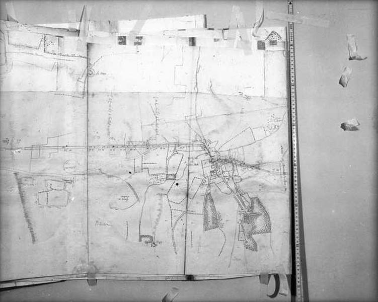 Plan du bourg de Nouan-le-Fuzelier. Plan de situation du château de Moléon. Plan de situation du Vieux-Château.