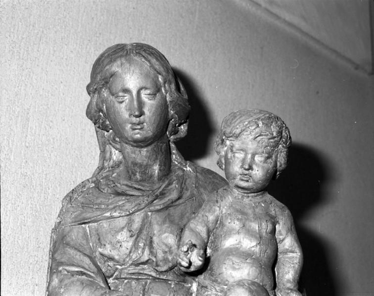 Statue (petite nature) : Vierge à l'Enfant