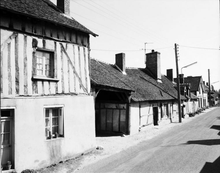 Vue d'ensemble des petites maisons basses.