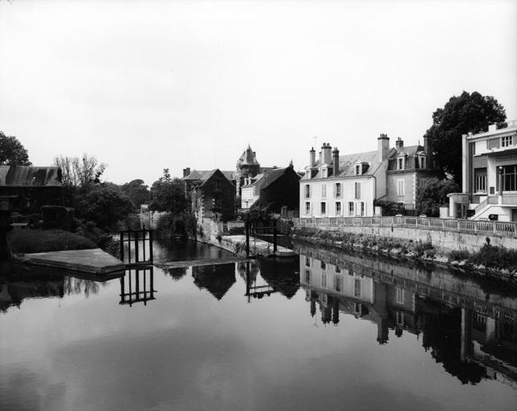 Vue générale prise du pont.