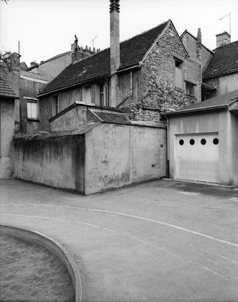 Front ouest, élévation de la courtine, enduite.