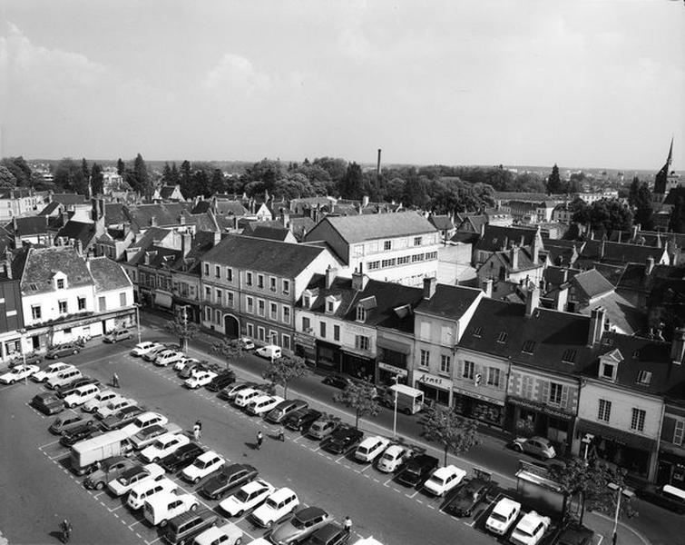 Vue prise de l'ancien hôtel-Dieu.