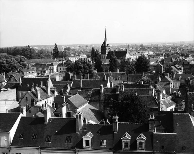 Vue prise de l'ancien hôtel de ville.