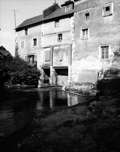 Vue d'ensemble du moulin du Chapitre, actuellement minoterie Simon.