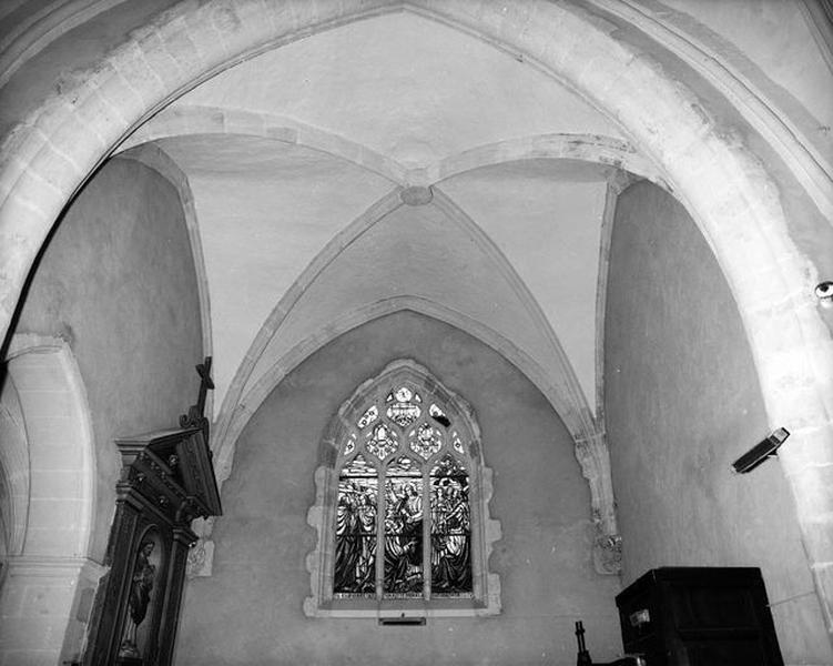 Transept sud : voûte d'ogive plate.