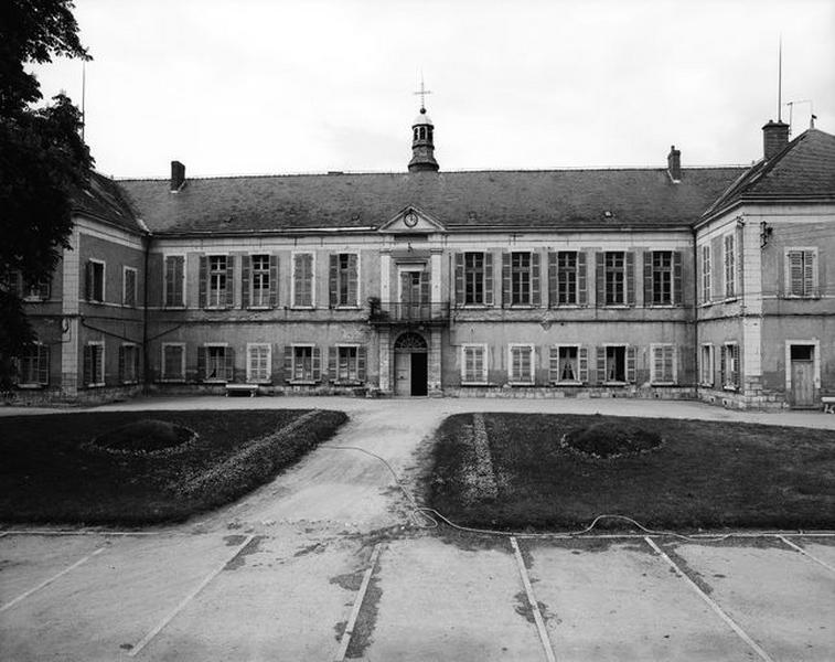Façade antérieure.