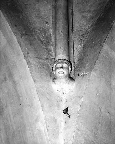 Chapelle latérale, culot sculpté représentant une tête d'homme.