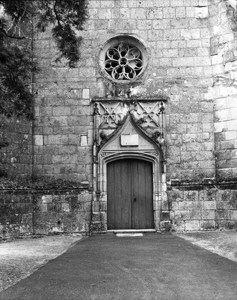 Façade occidentale, porte d'entrée.