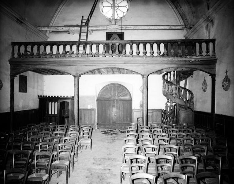 Tribune et escalier 19e siècle.