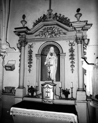 Vue d'ensemble du retable du Sacré-Coeur ; transept sud.