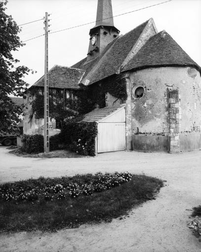 Abside : les oculi latéraux remplacent des baies plus grandes qui ont été murées.