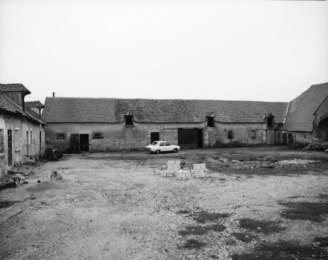 Vue d'ensemble, façade sur cour.