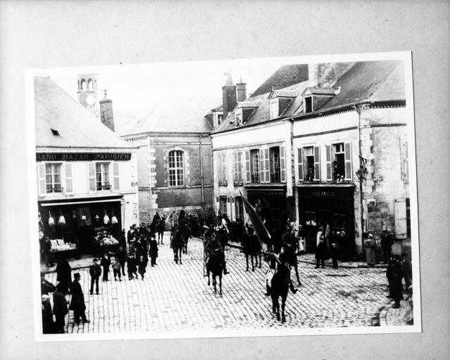 Au second plan au centre, l'Hôtel-Dieu, 1901.