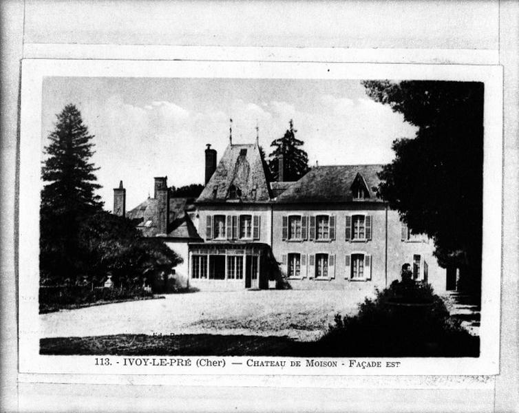 Façade antérieure sur cour, côté Est.