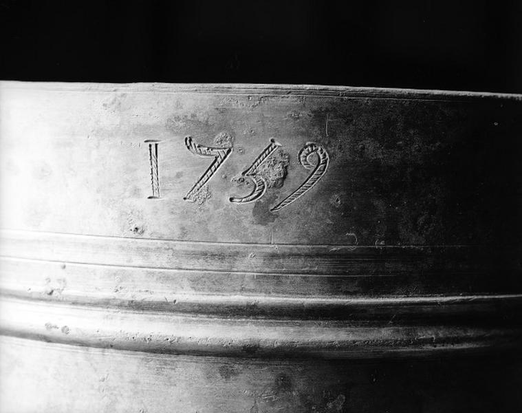 Date sur le bord du pot '1759'.
