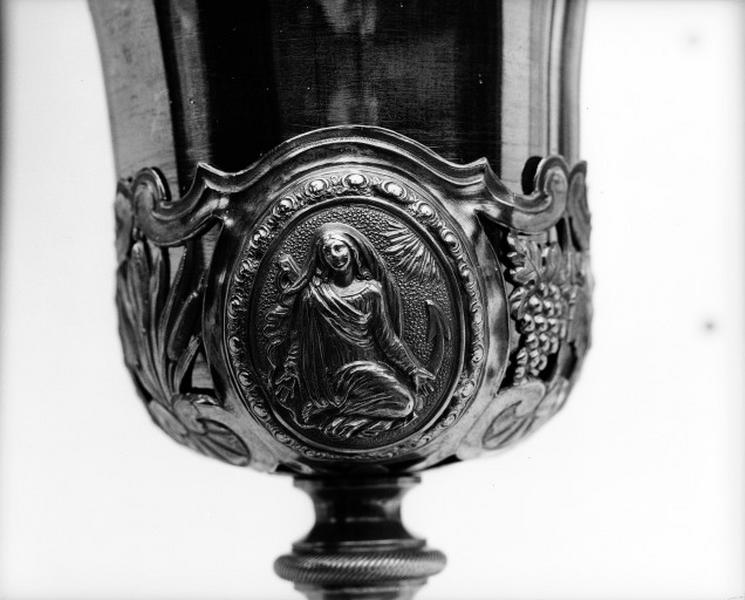 Médaillon représentant l'Espérance sur le deuxième calice.