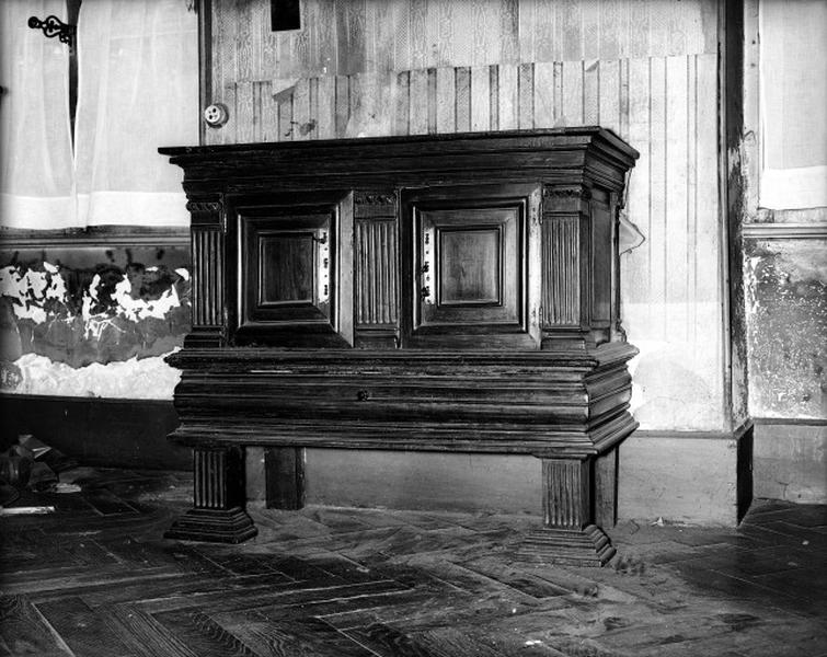 Armoire de fabrique (armoire basse de marguilliers)