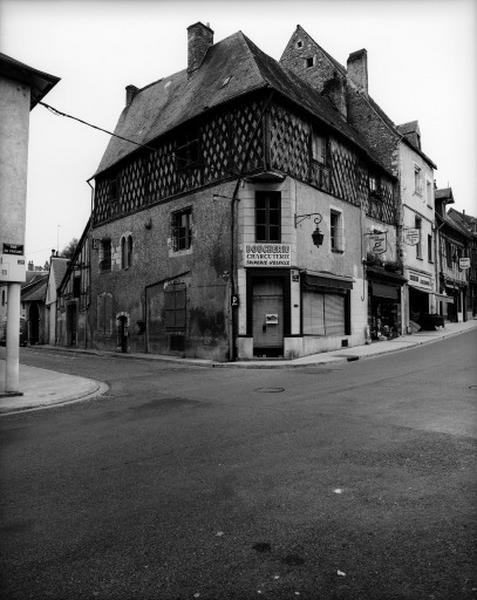 Façade antérieure sur rue, vue de volume prise de la rue du Prieuré.