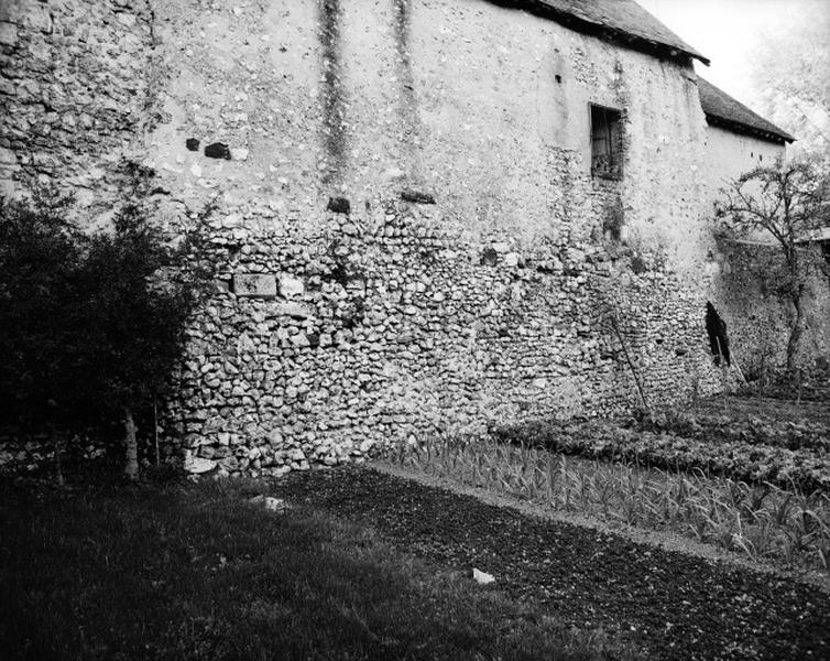 Mur d'enceinte, détail appareil assisé, façade sur jardin.