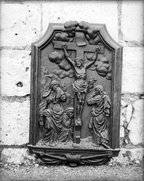 Panneau en bois représentant la Crucifixion.