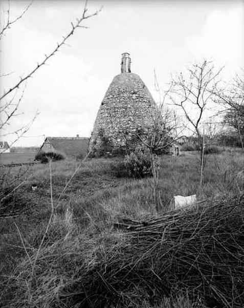 Vue du moulin à vent, vestiges du massereau avec support de la hucherolle.