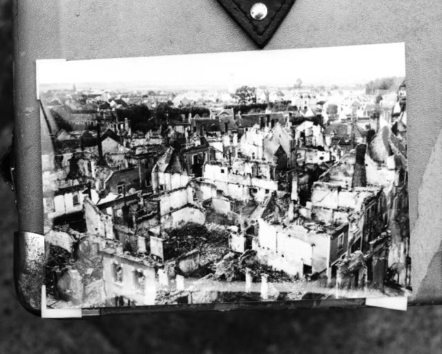 Vue aérienne après les bombardements de la seconde guerre : quartier est.