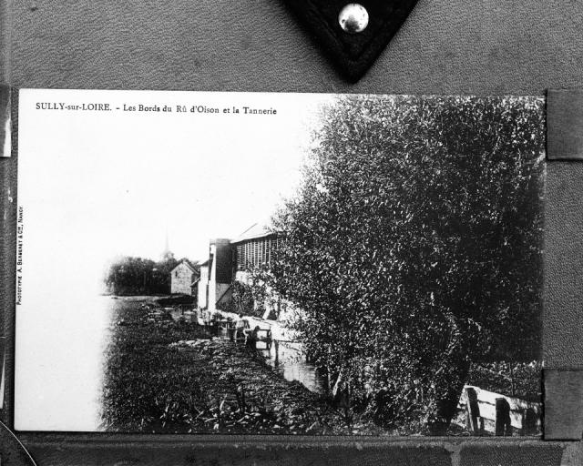 Vue d'ensemble des Bords du Rû d'Oison et la tannerie.