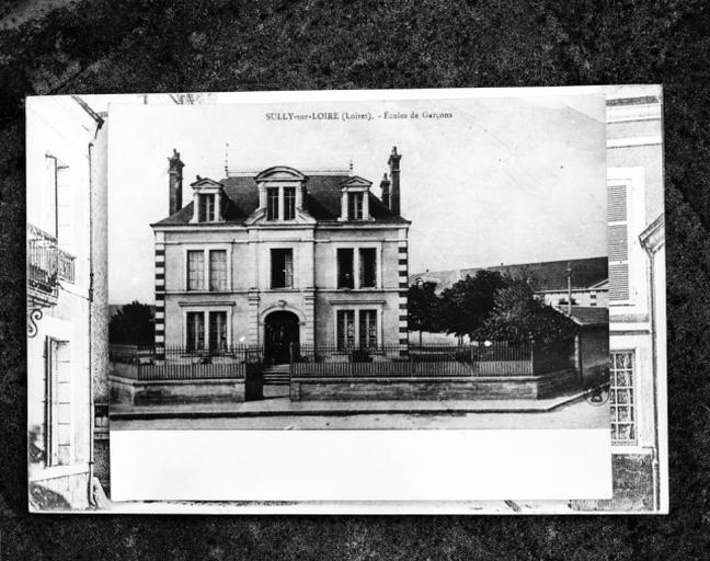 Vue d'ensemble, façade sur rue.