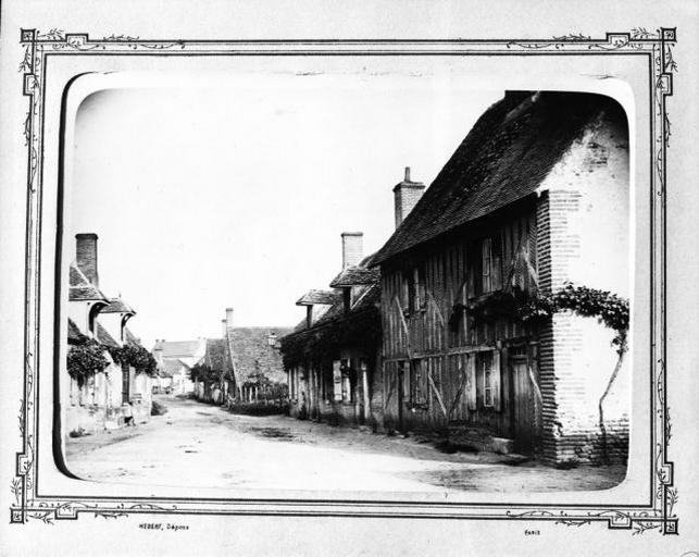 Vue d'ensemble : la façade fait suite à celle de la Croix-Blanche. Vue d'ensemble de l'auberge (état ancien).