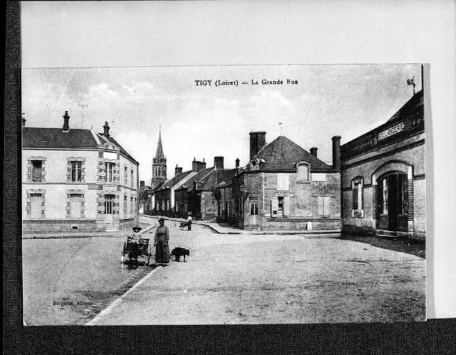 Entrée du bourg et la Grande-Rue