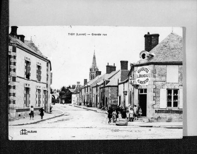 Entrée du bourg et de la Grande Rue.